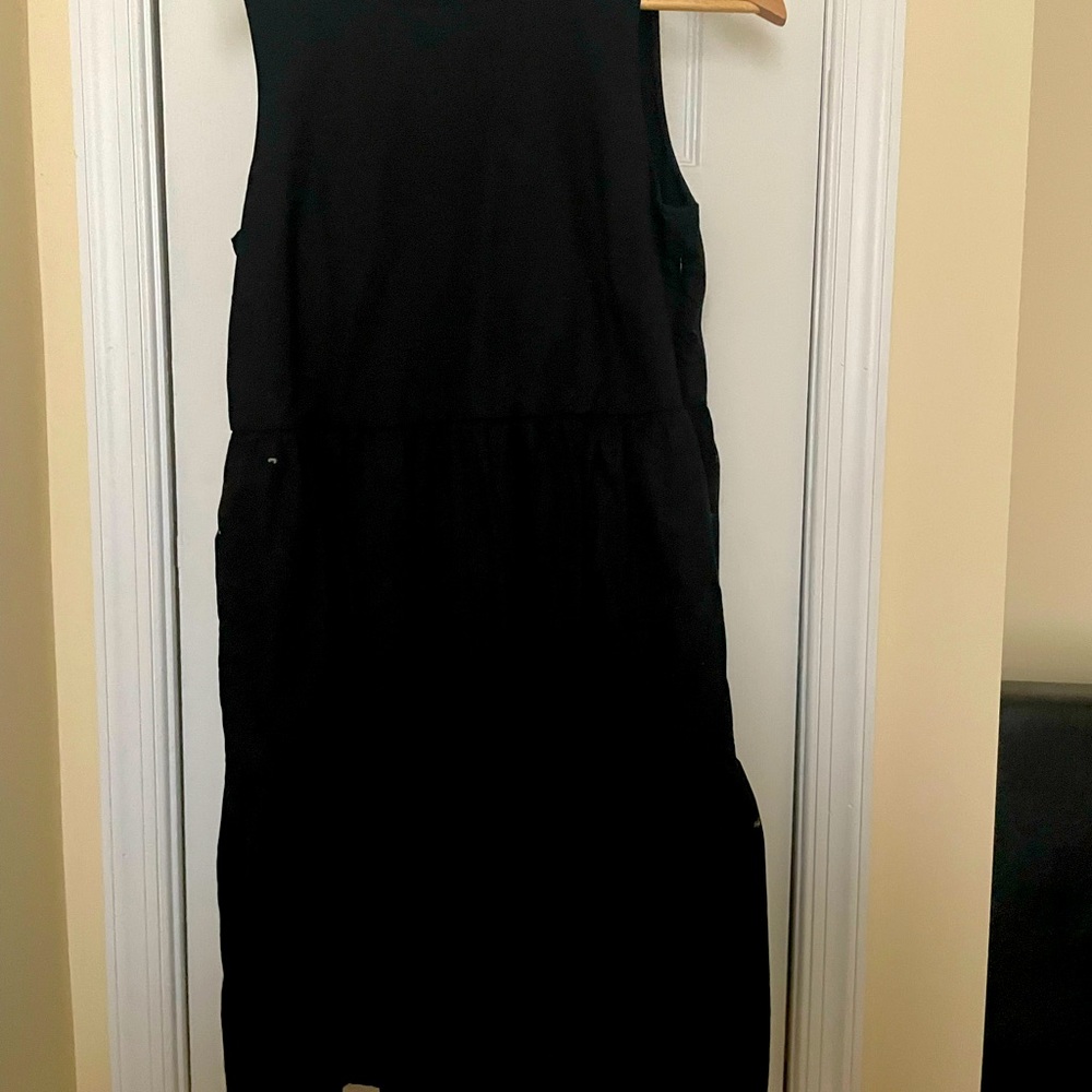 J Crew sleeveless black tiered dress in size 6 with pockets !